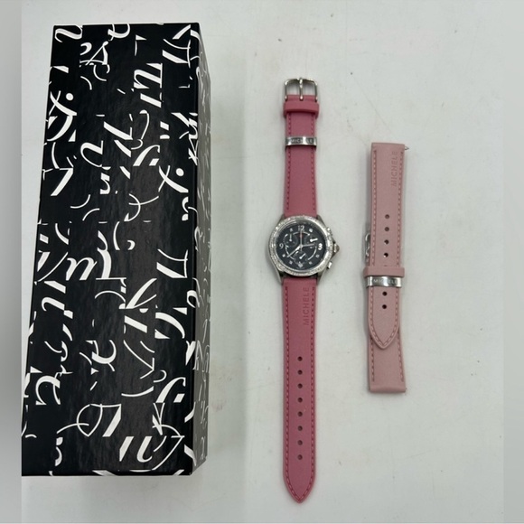 Women’s Michelle Bellmore stainless steel watch with diamonds. MW29B1A1993 main image 6